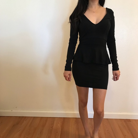 🆕 Black Deep V Peplum Mini Dress - Picture 3 of 7